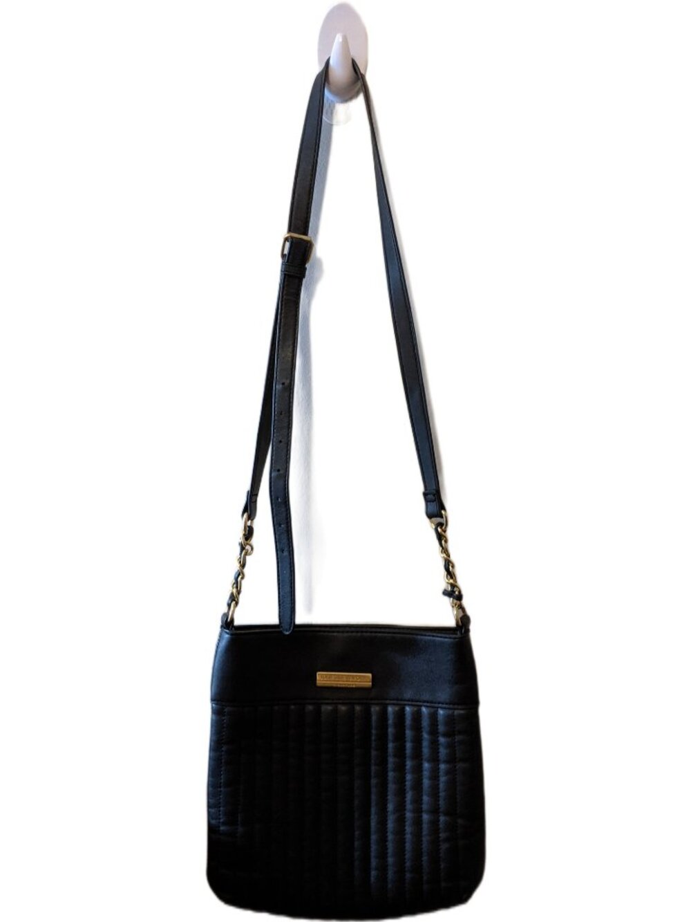 Jones New York Black Vertical Quilted Crossbody Bag Gold Chain Strap Minimalist